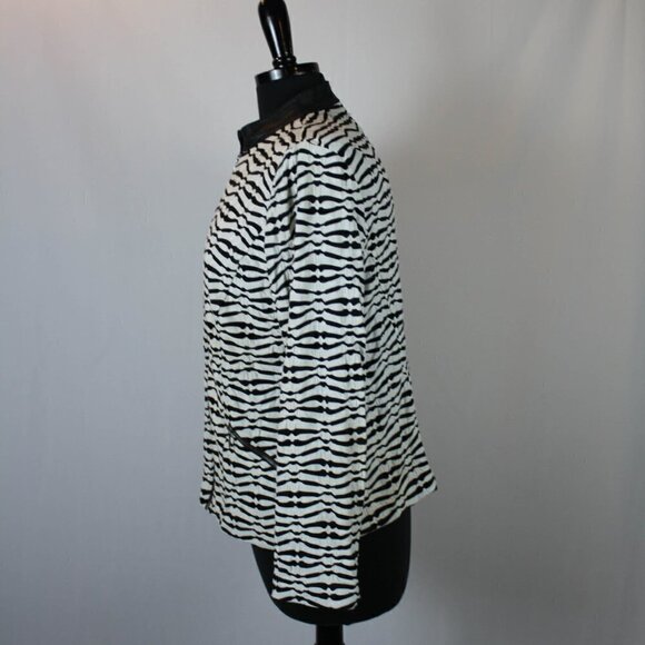 Chico's Light Jacket Top Black White Strip… - Picture 3 of 6